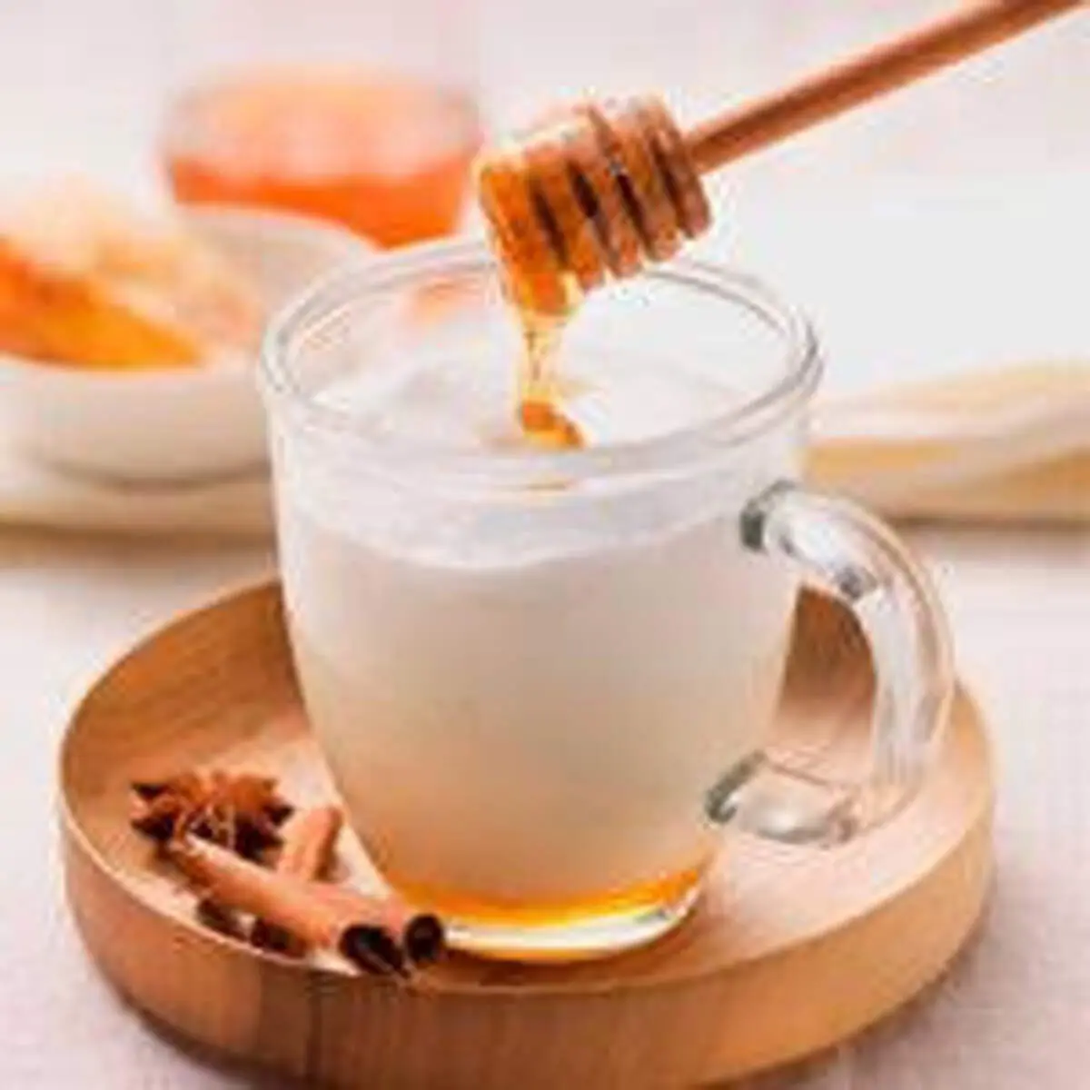 فواید کلیدی مصرف  شیر و عسل

