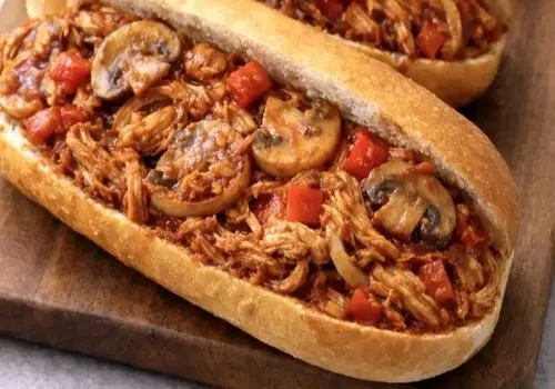 طرز تهیه ساندویچ مرغ با طعم رب انار و گردو
