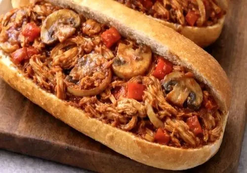 طرز تهیه ساندویچ مرغ با طعم رب انار و گردو
