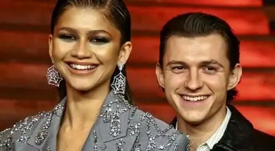 لباس زندیا در یک عکس خانوادگی، باعث تشدید شایعات بارداری شد