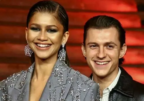 لباس زندیا در یک عکس خانوادگی، باعث تشدید شایعات بارداری شد