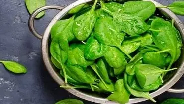 طرز تهیه سالاد اسفناج و انار با سس مخصوص