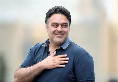 اتفاق عجیب در بازی استقلال و نساجی؛ حضور این فرد کنار زمین حاشیه ساز شد!