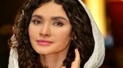 استایل خنک بازیگر زیبای «بچه‌مهندس» در جشنواره تهران