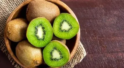 کدام میوه پوست شما را سرشار از ویتامین C می‌کند؟

