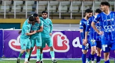  کارشناس داوری صحنه‌های تاثیرگذار استقلال - پیکان/ داور یک اشتباه داشت؛ گل سوخت یا پنالتی؟ 