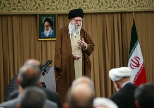 لحظاتی از حضور رهبر انقلاب در مسجد جمکران + فیلم

