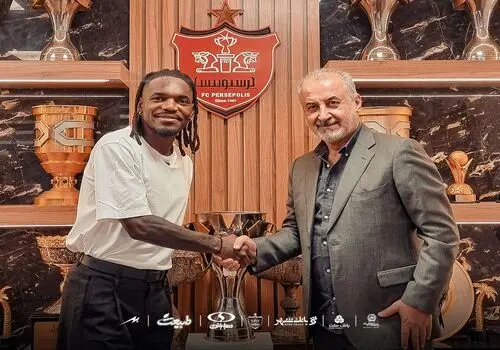 هواداران پرسپولیس، فامیلی درویش را سوژه کردند!