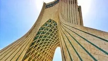 یک قاب منحصربفرد؛ دماوند پرشکوه در دل برج آزادی