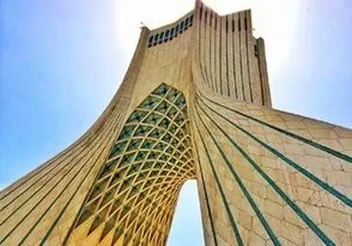 برج آزادی تهران چهره مادرانه به خود گرفت +فیلم