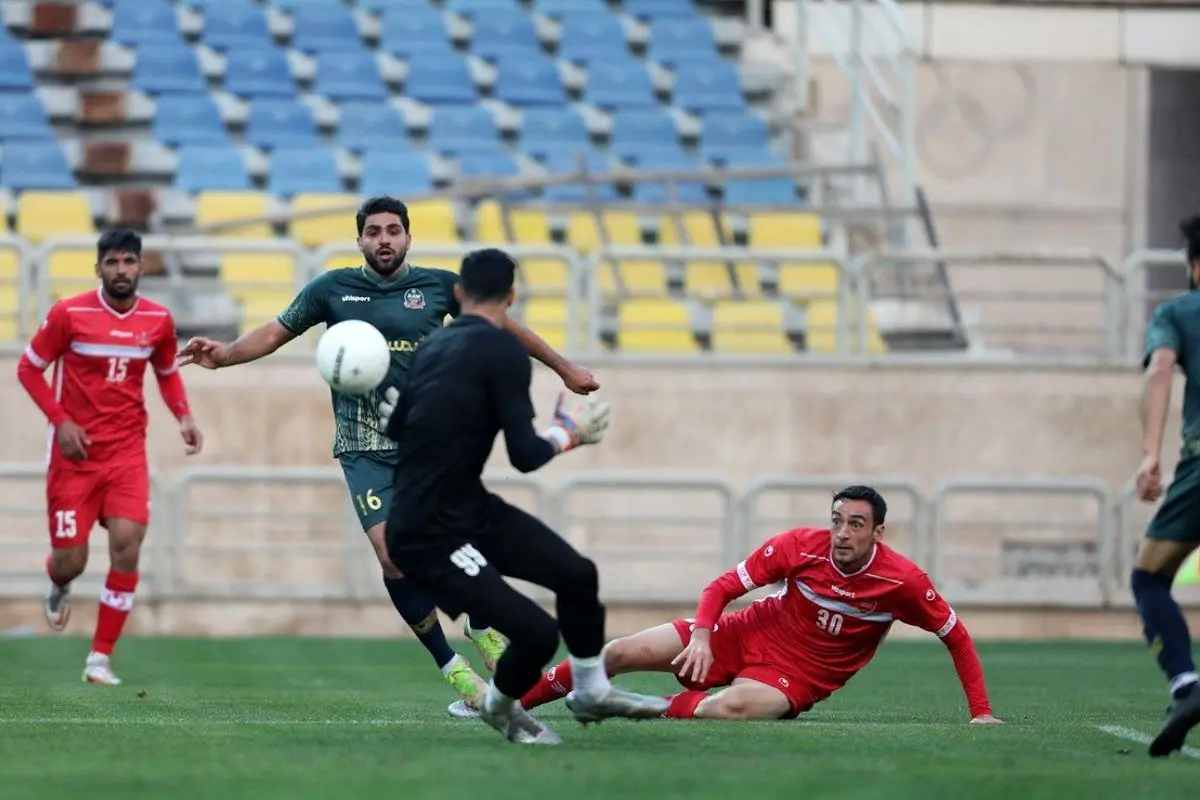 شرایط جنجالی در ورزشگاه قزوین؛ امکان تاخیر در شروع بازی!+ فیلم
