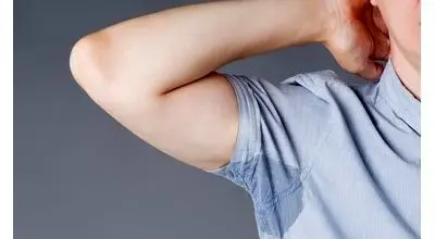 ۵ روش طبیعی برای کاهش تعریق زیر بغل

