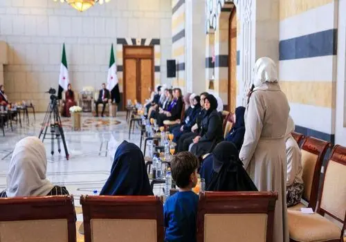 قاب متفاوت از جولانی و همسرش در یک مراسم/عکس