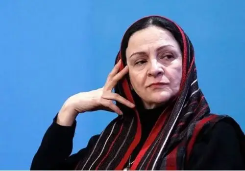 استایل رنگی گلاب آدینه در اکران مردمی سریال «بامداد خمار» در قزوین + عکس
