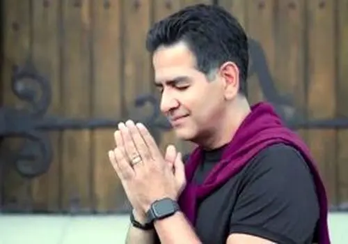 خواننده مشهور: ظرف می‌شورم اما به ایران برنمیگردم!/ویدیو 