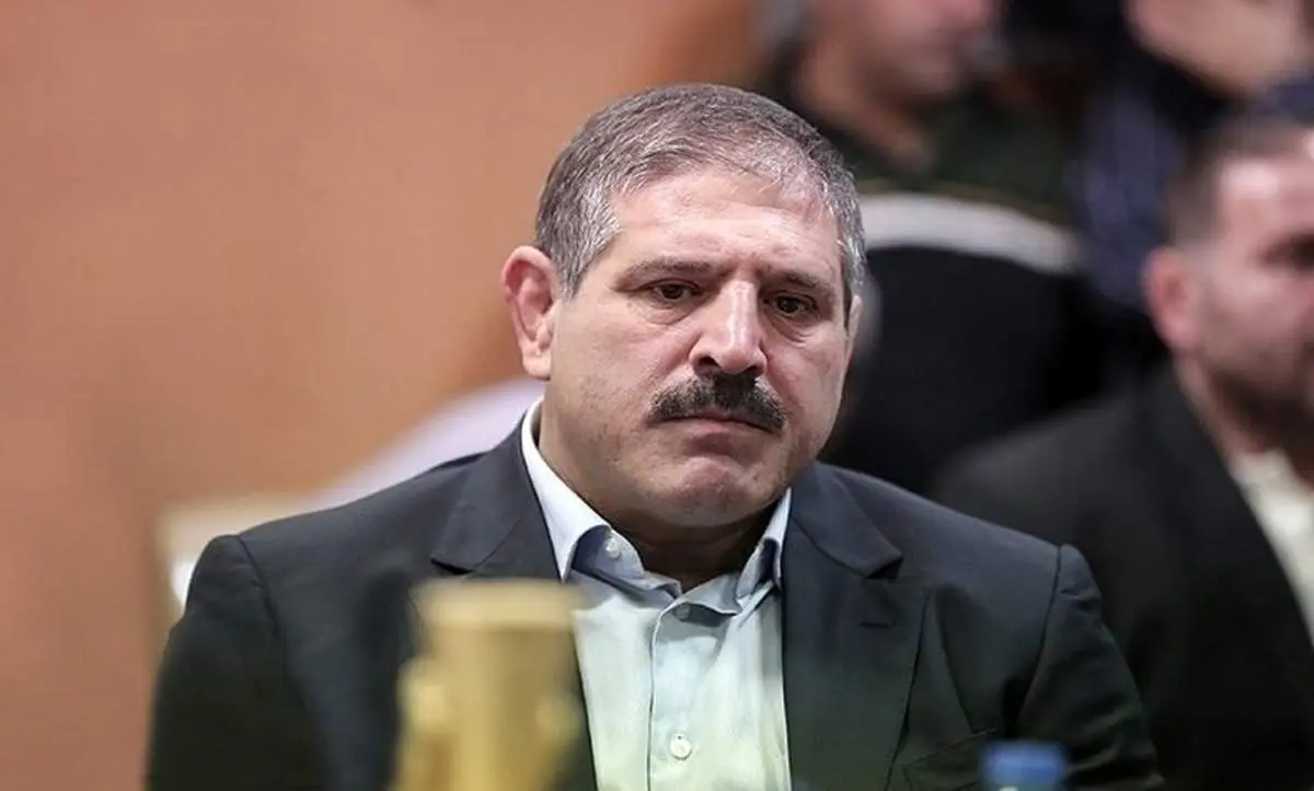 عباس جدیدی در خیابان‌های تهران سلاح به دست گرفت +عکس