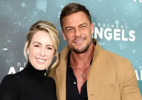میلی بابی براون در ۲۲ سالگی برای دومین بار مادر شد+ عکس