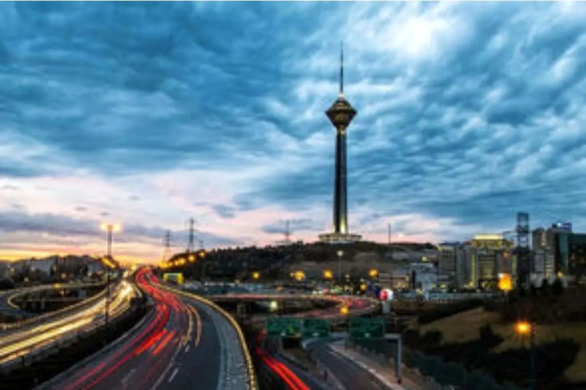 یک تابلوی جدید در ورودی شهر تهران جلب توجه کرد