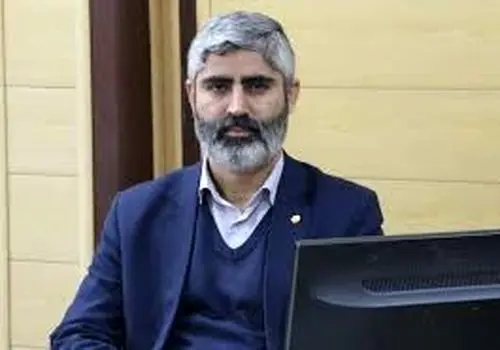  بیگدلی: رشد افسارگسیخته قیمت خودرو و فساد ارزی، دو بحران اصلی اقتصاد ایران