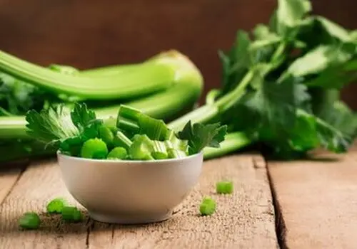 چطور خورشت کرفس لعاب دار شود؟