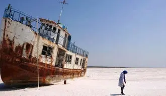 از آب تا خاک؛ ارومیه به کویر تبدیل شد + فیلم

