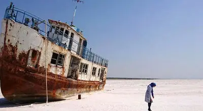 از آب تا خاک؛ ارومیه به کویر تبدیل شد + فیلم

