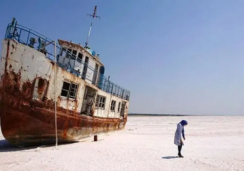 از آب تا خاک؛ ارومیه به کویر تبدیل شد + فیلم

