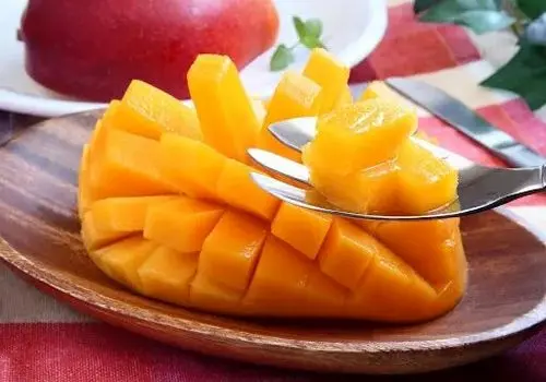 فواید شگفت‌انگیز انبه؛ از احساس سیری تا بهبود سلامت مغز و روده