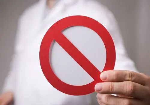 از بین بردن چروک پرده با چند ترفند ساده
