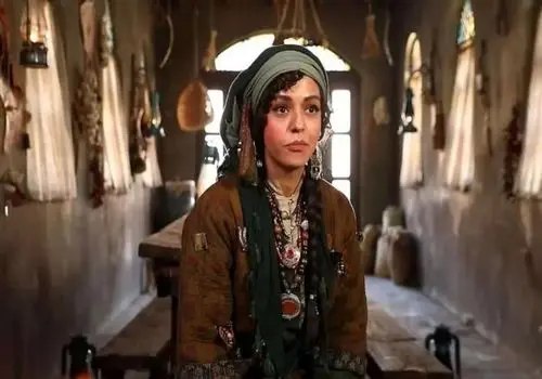 استایل خاص سوگل خلیق در عکسی سیاه و سفید