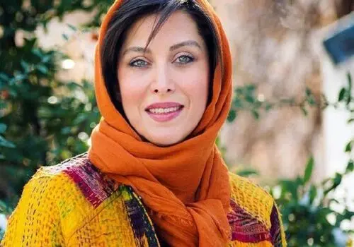 تصویری از مهتاب کرامتی در پشت صحنه سریال میدان سرخ