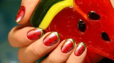 طرح ناخن های فانتزی و خاص برای شب یلدا+ تصاویر