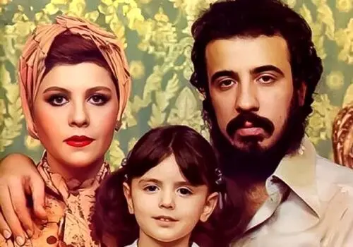 «بهمن محصص و نیکلاس بوویه» در حیاط خانه نیما یوشیج؛ سال 1331/ عکس