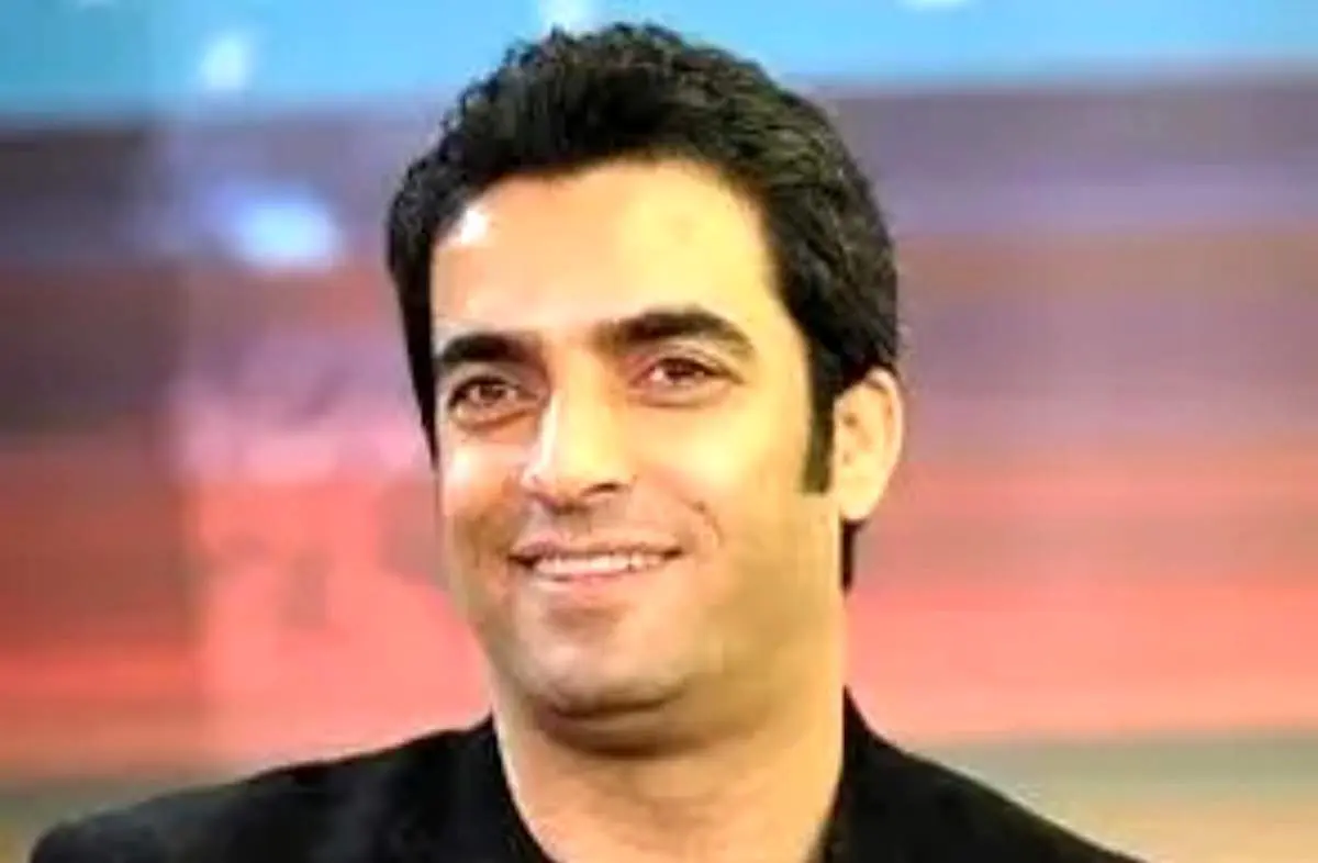 عکس توجه‌برانگیز از منوچهر هادی در جشنواره فجر