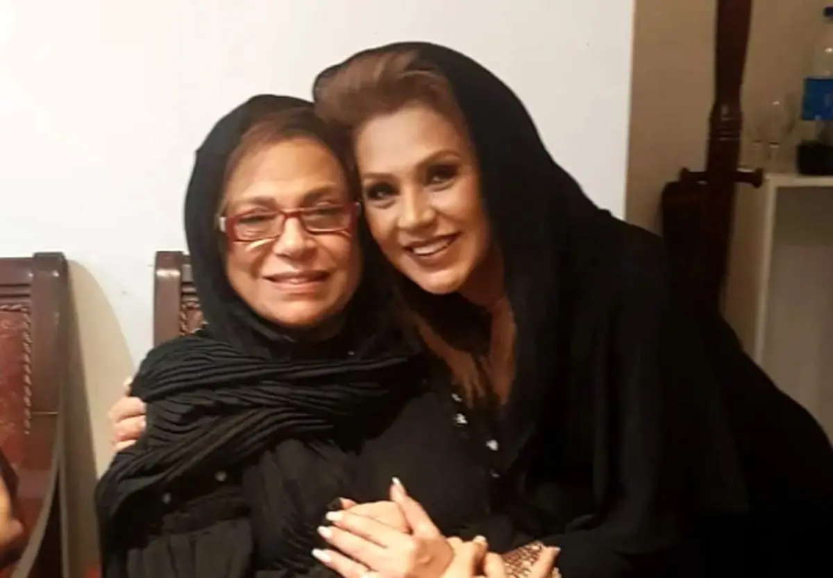 «نسرین مقانلو» با کلاه خلبانی و در کابین هواپیما؛ سال 95