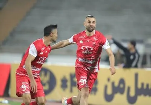 حضور فرزند سردار  در بین تماشاگران + عکس