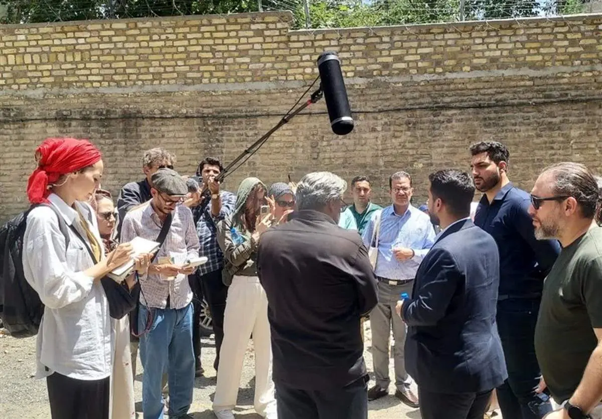 گزارش میدانی خبرنگاران بینالمللی از خرابیهای حمله رژیم صهیونیستی به زندان اوین
