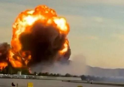 سقوط هواپیمای باری در آمریکا با ۱۸ کشته و زخمی 