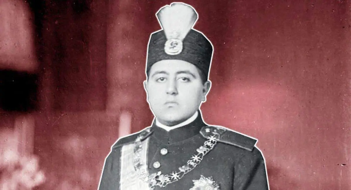 احمدشاه در کنار نخستین هواپیمای واردشده به ایران+عکس