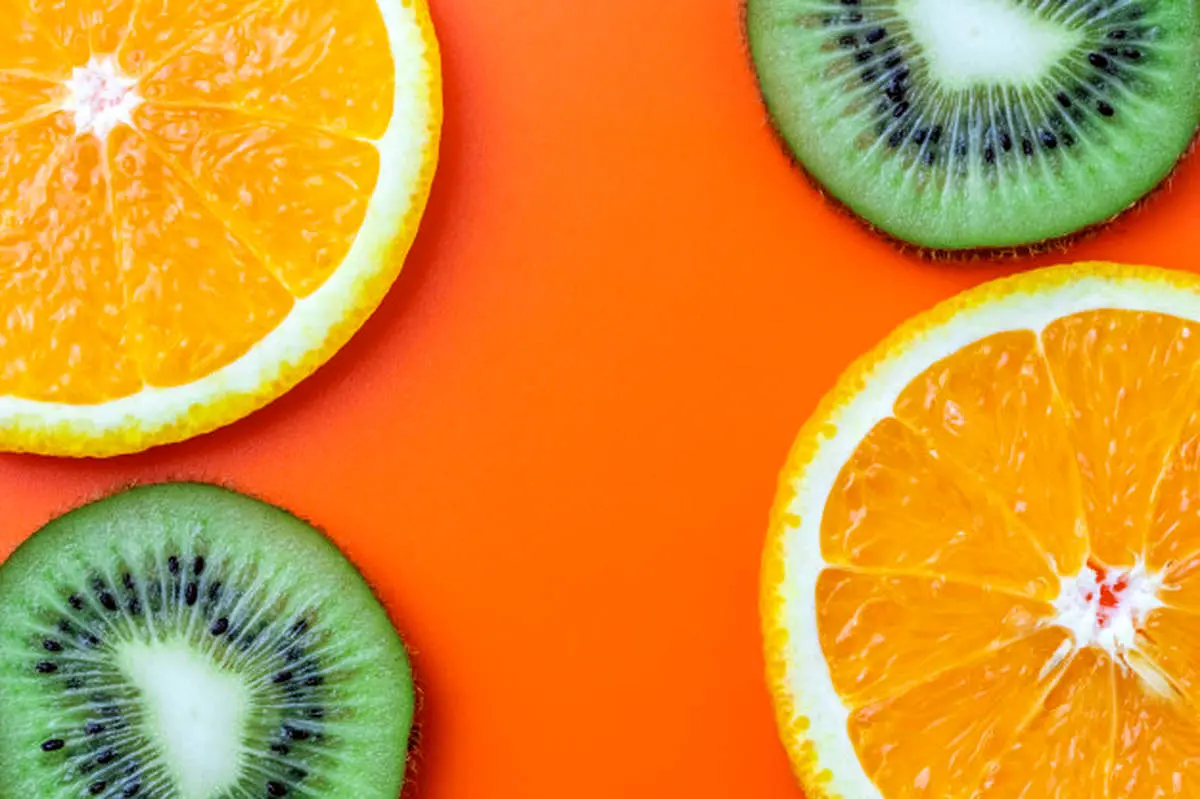 کیوی یا پرتقال؛ کدام منبع غنی‌تر ویتامین C است؟


