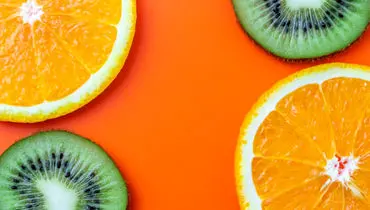 کیوی یا پرتقال؛ کدام منبع غنی‌تر ویتامین C است؟

