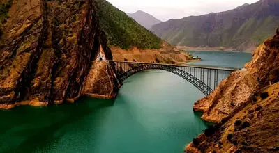 لحظۀ تماشایی بازشدن دریچه‌های سد کارون ۴ + فیلم
