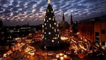 بلندترین درخت کریسمس جهان در دورتموند روشن شد/ویدیو 