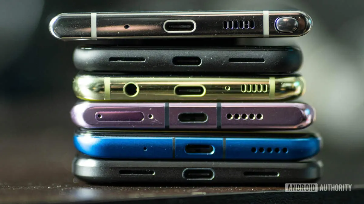 حذف کابل USB از جعبه گوشی؛ صرفه‌جویی یا دردسر؟