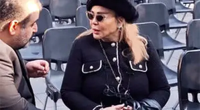 استایل کمی عجیب بهاره رهنما در مراسم ختم هادی مرزبان/ویدیو 