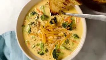 سوپ بروکلی با پنیر چدار؛ انتخابی سالم و خوش‌طعم

