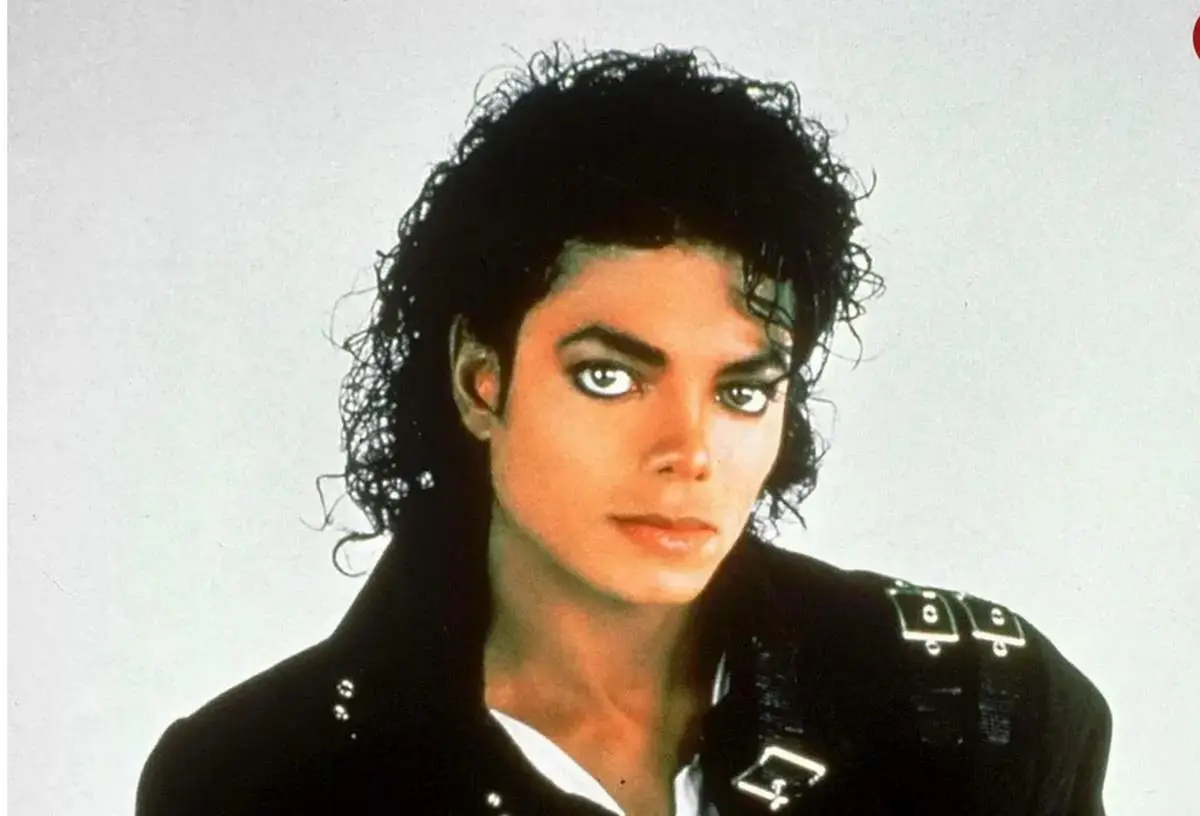 «مایکل جکسون» در 14 سالگی سوار بر موتور در لس‌آنجلس؛ سال 1351