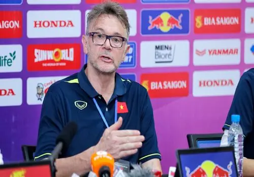 پیوس، اعضای کادرش را در پرسپولیس معرفی کرد!