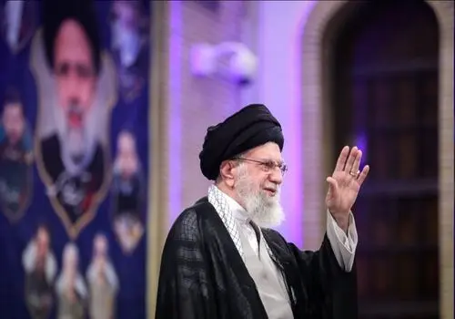 عکسی پر مفهوم از رهبر انقلاب در خیابان های پاکستان
