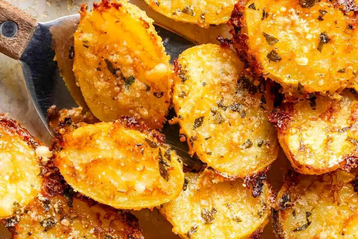 طرز تهیه سیبزمینی کریسپی با یک سس جذاب